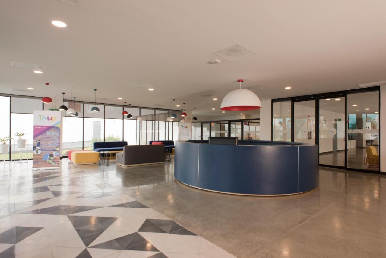 سابوبان Livup Suites En Zona Iteso المظهر الخارجي الصورة